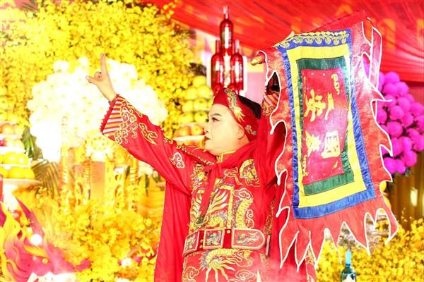  KHAI MẠC LIÊN HOAN DIỄN XƯỚNG HẦU THÁNH TẠI ĐỀN KIẾP BẠC