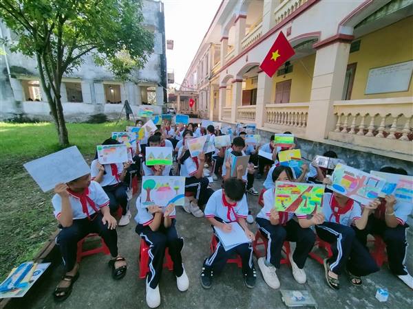 💁🏻Trải Nghiệm Học Vẽ Tranh Ký Họa Ngoài Trời – Lớp Học Đặc Biệt Giữa Sân Trường