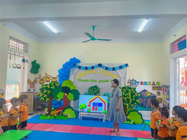  Một tuần học khép lại với niềm hạnh phúc được tới trường tham gia các hoạt động trong ngày cùng cô và các bạn