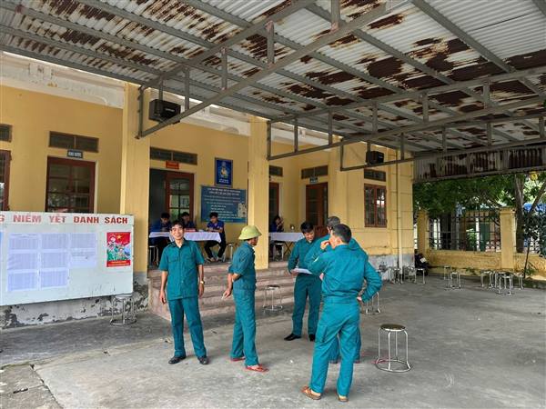 Công tác khám sơ tuyển sức khỏe nghĩa vụ quân sự năm 2026 trên địa bàn phường Trần Liễu diễn ra trong không khí nghiêm túc, trật tự, thể hiện tinh thần trách nhiệm cao của các cấp, các ngành trong việc tuyển chọn và gọi công dân nhập ngũ