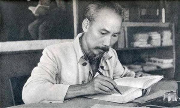 QUÂN SỰ MÀ KHÔNG CÓ CHÍNH TRỊ NHƯ CÂY KHÔNG CÓ GỐC, VÔ DỤNG LẠI CÓ HẠI”
----------