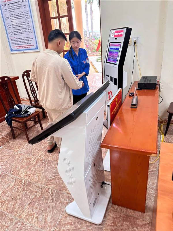 Tuổi trẻ phường Trần Liễu tiếp tục duy trì ra quân hỗ trợ người dân thực hiện dịch vụ công trực tuyến tại Trung tâm Phục vụ Hành chính công phường Trần Liễu những ngày gần đây 💙