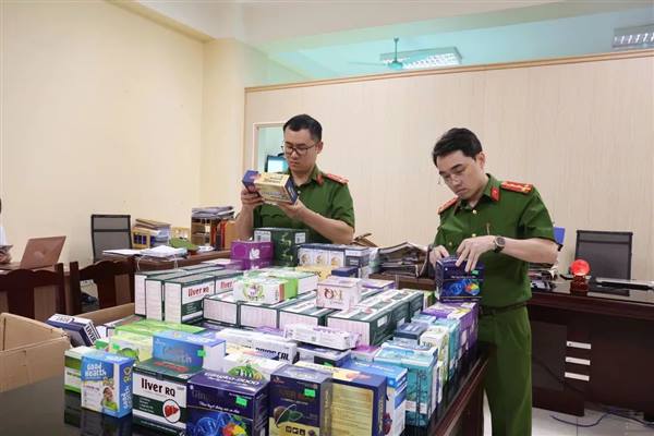 🚨 Phát hiện, thu giữ gần 12 triệu viên thực phẩm chức năng giả các loại; 76.937,8 lít dung dịch dạng nước