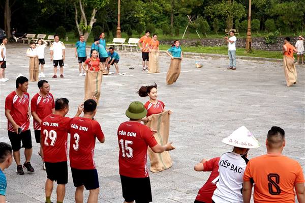 CHÀO MỪNG 80 NĂM NGÀY TRUYỀN THỐNG NGÀNH VĂN HÓA, CÔN SƠN - KIẾP BẠC - THANH MAI - NHẪM DƯƠNG - KÍNH CHỦ LÀ DI SẢN THẾ GIỚI