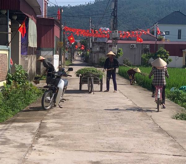 HỘI LHPN VÀ HỘI NÔNG DÂN PHƯỜNG TRẦN LIỄU RA QUÂN DỌN VỆ SINH MÔI TRƯỜNG.
 Thiết thực lập thành tích chào mừng kỷ niệm 80 năm Ngày Quốc khánh 2/9, sáng ngày 30/8, Hội Liên hiệp Phụ nữ và Hội nông dân phường Trần Liễu đã tổ chức ra quân tổng vệ sinh môi trường trên các tuyến đường, ngõ xóm, tổ dân phố.