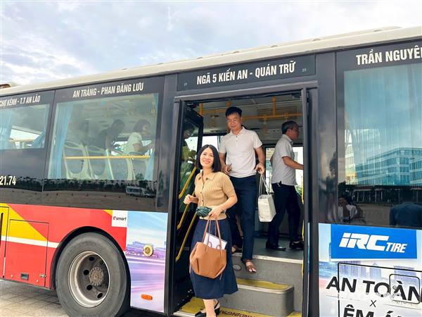 Chuyến tàu đầu tiên đưa cán bộ từ Tây sang Đông Hải Phòng làm việc 