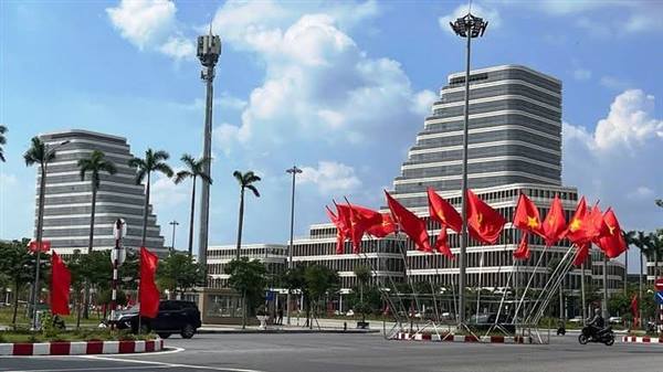 Những hình ảnh đẹp về treo cờ Tổ quốc chào mừng Đại hội Đảng bộ thành phố Hải Phòng.