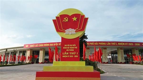 Đại hội Đảng bộ thành phố Hải Phòng lần thứ I, nhiệm kỳ 2025 - 2030 sẽ diễn ra trong hai ngày 26-27/9/2025, với 3 phiên làm việc, tại Trung tâm Hội nghị và Biểu diễn thành phố (đường Trần Kiên, phường Thuỷ Nguyên), với sự tham dự của 446 đại biểu thuộc 118 đảng bộ trực thuộc Thành uỷ.