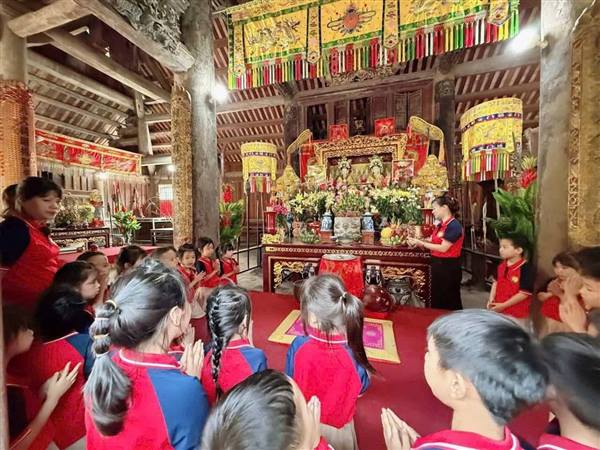 GIEO MẦM TÌNH YÊU QUÊ HƯƠNG TỪ NHỮNG TRẢI NGHIỆM THĂM ĐI TÍCH  LỊCH SỬ CỦA CÁC BÉ TRƯỜNG MẦM NON AN PHỤ