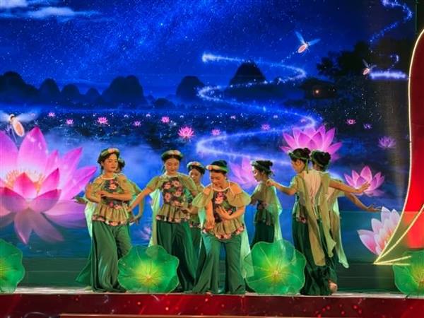 Tiết mục múa “Vũ Khúc Liên Hoa” của phường Trần Liễu gây ấn tượng tại Liên hoan Ca múa nhạc không chuyên thành phố Hải Phòng 2026