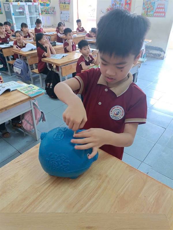 🌺 Liên đội phát động phong trào mô hình: " nuôi lợn nhựa" năm học 2025- 2026. Góp những đồng tiền nhỏ giúp đỡ những hoàn cảnh khó khăn🌺