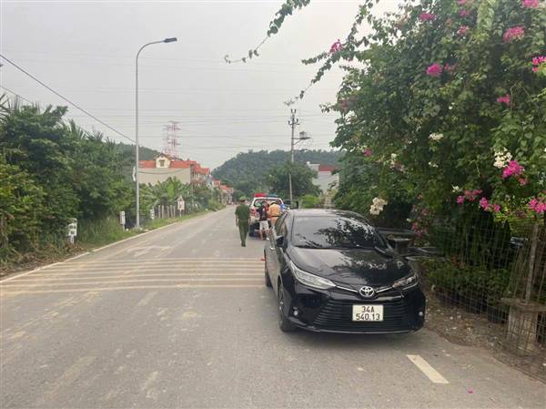  CÔNG AN PHƯỜNG TRẦN LIỄU RA QUÂN XỬ LÝ VI PHẠM TRẬT TỰ ĐÔ THỊ, LÒNG ĐƯỜNG, VỈA HÈ