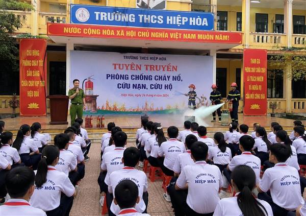 TUYÊN TRUYỀN PHÒNG CHỐNG CHÁY NỔ, CỨU NẠN CỨU HỘ TRONG DỊP HÈ
