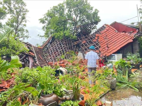 Chủ tịch UBND thành phố chỉ đạo khẩn trương khắc phục hậu quả Bão số 10 và giông, lốc gây ra trên địa bàn thành phố