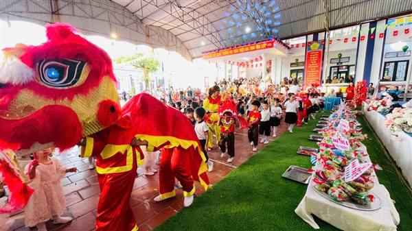 "Tết Trung thu" ở trường Mầm non Hoàng Tân