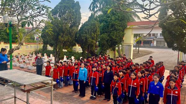 Trường Tiểu học Hoàng Tiến với hoạt động "Uống nước nhớ nguồn"