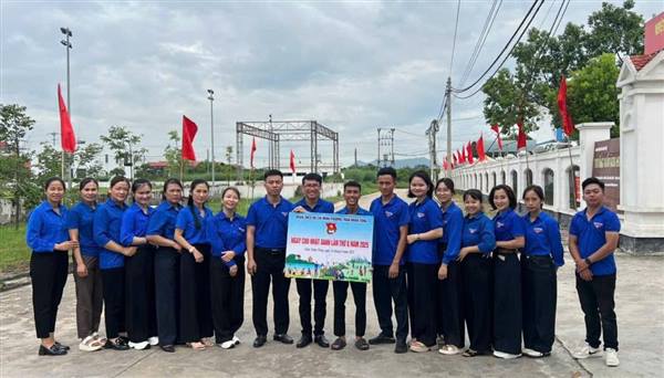 Đoàn Thanh niên phường Trần Nhân Tông ra quân thực hiện " Ngày Chủ nhật xanh"