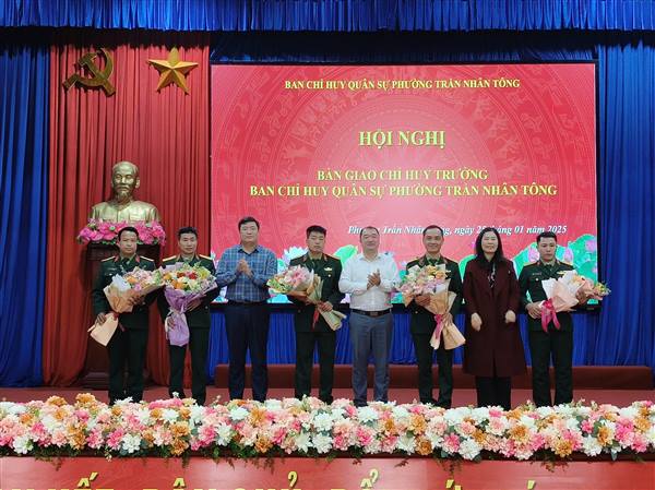 Hội nghị công bố quyết định về công tác cán bộ, và bàn giao chức vụ Chỉ huy trưởng Ban Chỉ huy quân sự phường