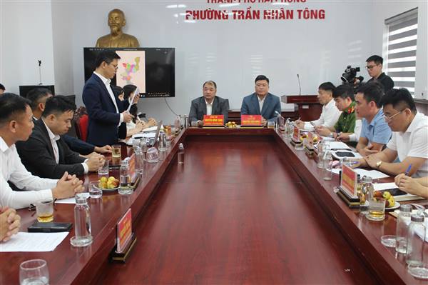 UBND phường Trần Nhân Tông tổ chức phiên họp bàn về các nội dung chuẩn bị cho việc tổ chức Đại hội thành lập Hội Doanh nghiệp phường Trần Nhân Tông. 