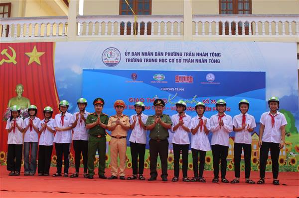 Trường THCS Trần Nhân Tông với chương trình “Giao thông Xanh – Hành trình an toàn – Vững vàng tiên phong” 