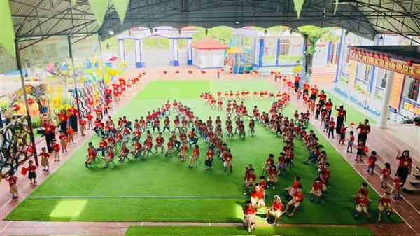 Rực rỡ sắc lam - Thắm tình yêu nước trong chương trình "Bé yêu hòa bình"