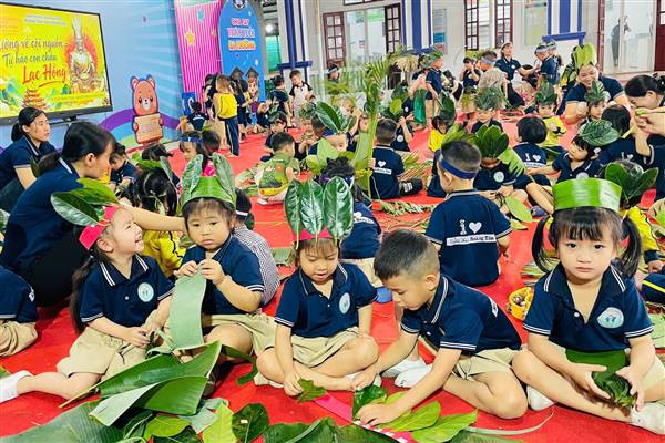 Hào khí cội nguồn - Bé trải nghiệm làm trang phục cổ đại từ lá cây