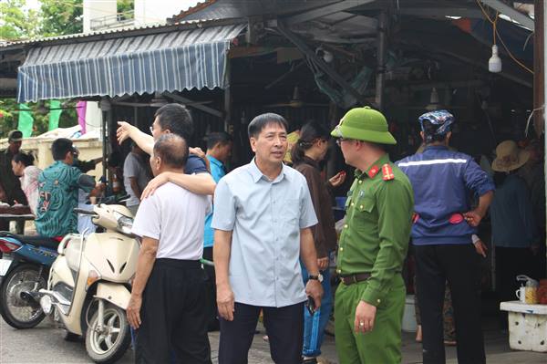 Kiểm tra công tác bảo đảm trật tự công cộng, trật tự đô thị và hành lang an toàn giao thông tại tuyến phố Phục Thiện