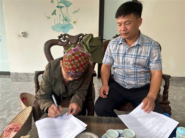 Trung tâm Phục vụ hành chính công phường hỗ trợ Nhân dân thực hiện thủ tục tại nhà