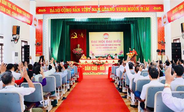 Phiên làm việc thứ nhất Đại hội Mặt trận Tổ quốc Việt Nam xã Trần Phú diễn ra trang trọng