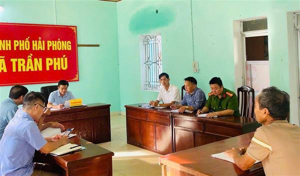 Chủ tịch UBND xã Trần Phú tiếp công dân định kỳ, giải đáp các kiến nghị, phản ánh của công dân về đất đai và trật tự xây dựng