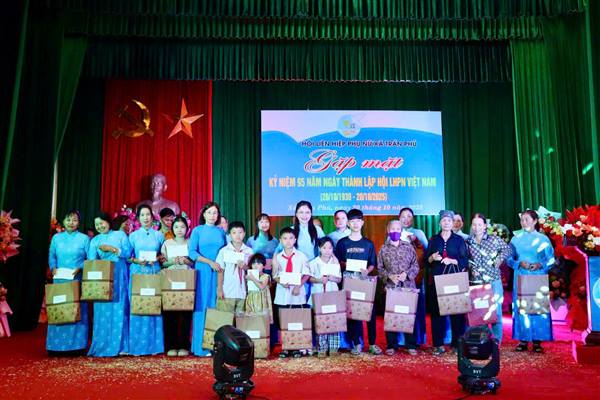 Hội Liên hiệp Phụ nữ xã Trần Phú tổ chức gặp mặt kỷ niệm 95 năm Ngày thành lập Hội LHPN Việt Nam (20/10/1930 – 20/10/2025)