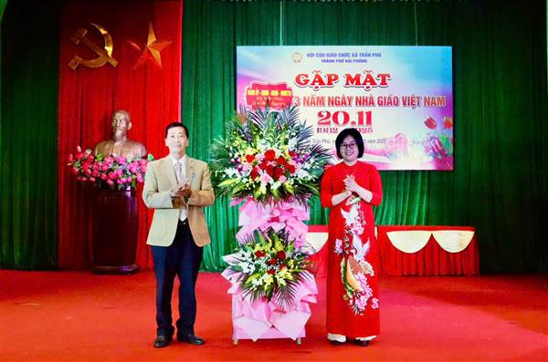 Hội Cựu giáo chức xã Trần Phú đã tổ chức gặp mặt nhân kỷ niệm 43 năm Ngày Nhà giáo Việt Nam