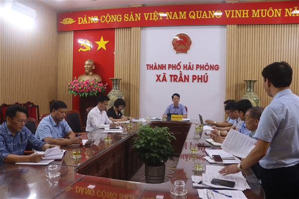 Thường trực Đảng ủy xã Trần Phú chỉ đạo tăng cường quản lý đất đai, bến bãi và tập trung giải phóng mặt bằng phục vụ cho phát triển