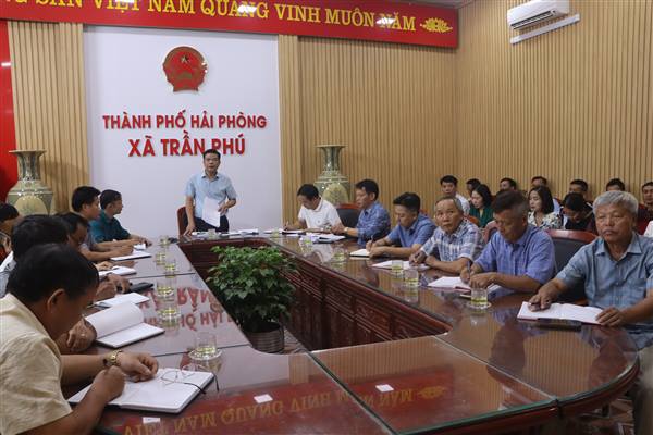 Ban Chỉ huy phòng, chống thiên tai, tìm kiếm cứu nạn và phòng thủ dân sự xã Trần Phú tổ chức họp khẩn để triển khai các biện pháp ứng phó với bão số 3.