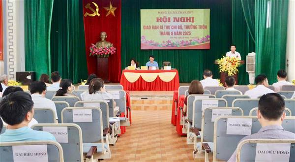 Ban Thường vụ Đảng ủy xã Trần Phú giao ban với Bí thư chi bộ, Trưởng thôn tháng 8/2025