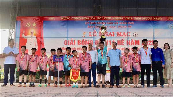 Đội bóng đá U11 thôn An Xá giành chức vô địch năm nay