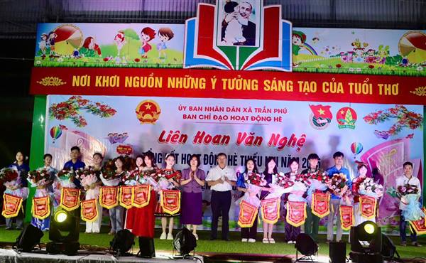 Đêm giao lưu văn nghệ, tổng kết hoạt động hè năm 2025 xã Trần Phú diễn ra sổi nổi và ý nghĩa
