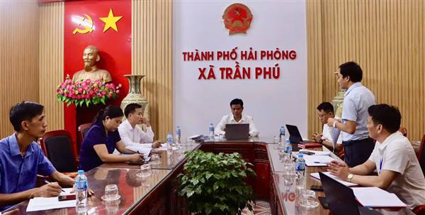 UBND xã Trần Phú tổ chức giao ban với các phòng chuyên môn và trung tâm