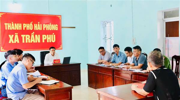 Chủ tịch UBND xã yêu cầu phòng, ban chuyên môn tiếp tục rà soát, xem xét để giải quyết ý kiến kiến nghị, phản ánh của nhân dân