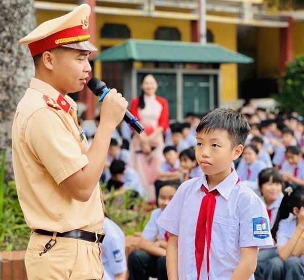 Tăng cường tuyên truyền pháp luật cho học sinh trường THPT Mạc Đĩnh Chi và THCS Quốc Tuấn