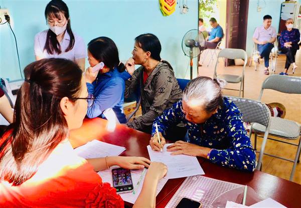 11 hộ dân nhận trên 7 tỷ đồng tiền hỗ trợ giải phóng mặt bằng dự án Hạ tầng kỹ thuật Khu dân cư mới Kinh Dương