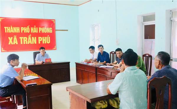 Đồng chí Chủ tịch UBND xã Trần Phú tiếp công dân định kỳ