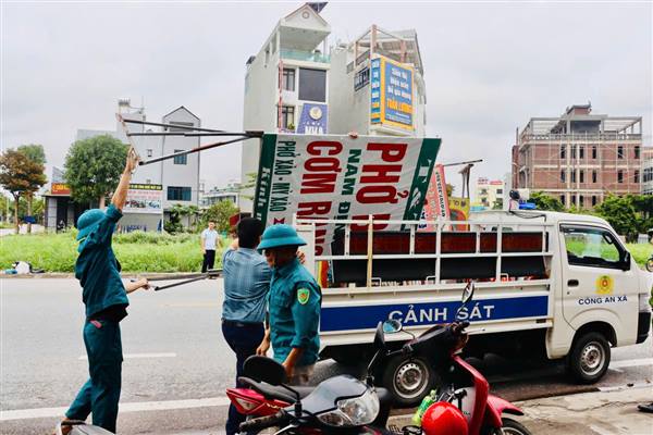 Xã Trần Phú ra quân giải tỏa hành lang an toàn giao thông, lập lại trật tự kỷ cương