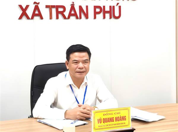 Đồng chí Chủ tịch UBND xã tiếp công dân định kỳ