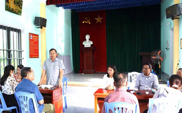 Đồng chí Nguyễn Văn Bền – Phó Chủ tịch UBND xã làm việc với thôn Thượng Dương, kịp thời tháo gỡ khó khăn, vướng mắc