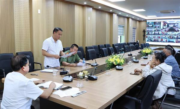 Hội đồng bồi thường, hỗ trợ tái định cư xã Trần Phú làm việc với hộ gia đình bà Phan Thị Chĩnh