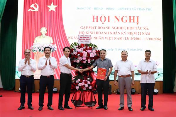 Xã Trần Phú tổ chức chương trình gặp mặt doanh nghiệp nhân kỷ niệm 22 năm Ngày Doanh nhân Việt Nam