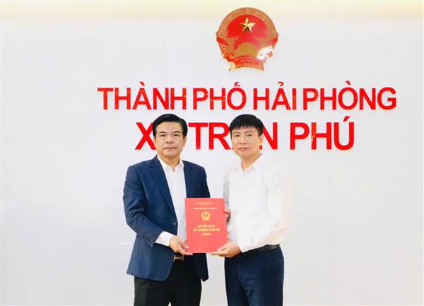 UBND xã Trần Phú: Công bố và trao quyết định bổ nhiệm Giám đốc Trạm Y tế xã