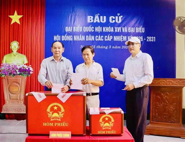 Cử tri xã Trần Phú nô nức đi bầu cử
