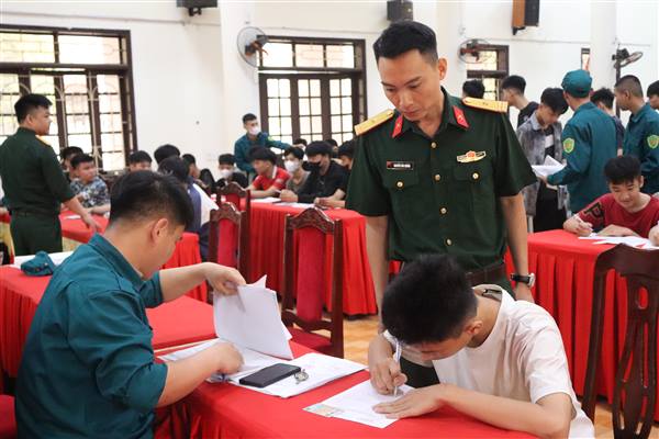 Hội đồng Nghĩa vụ quân sự xã Trần Phú tổ chức đăng ký NVQS lần đầu, đăng ký phương tiện kỹ thuật dự bị và công dân trong độ tuổi Dân quân tự vệ